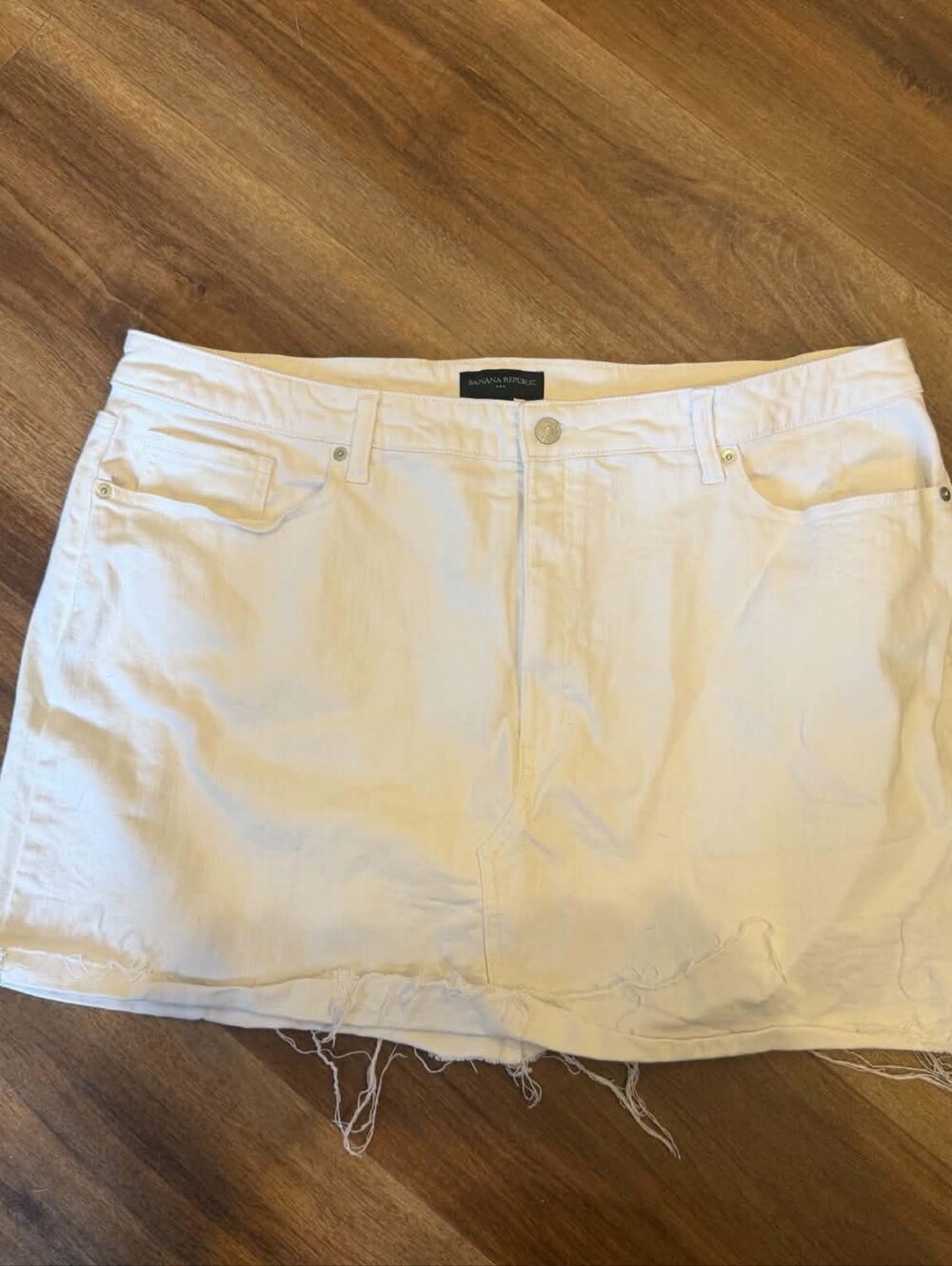 Banana Republic White Frayed Hem Women’s Skirt
